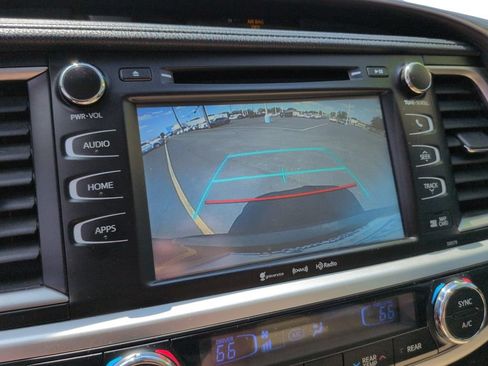 Used 2018 Toyota Highlander XLE FWD image 16