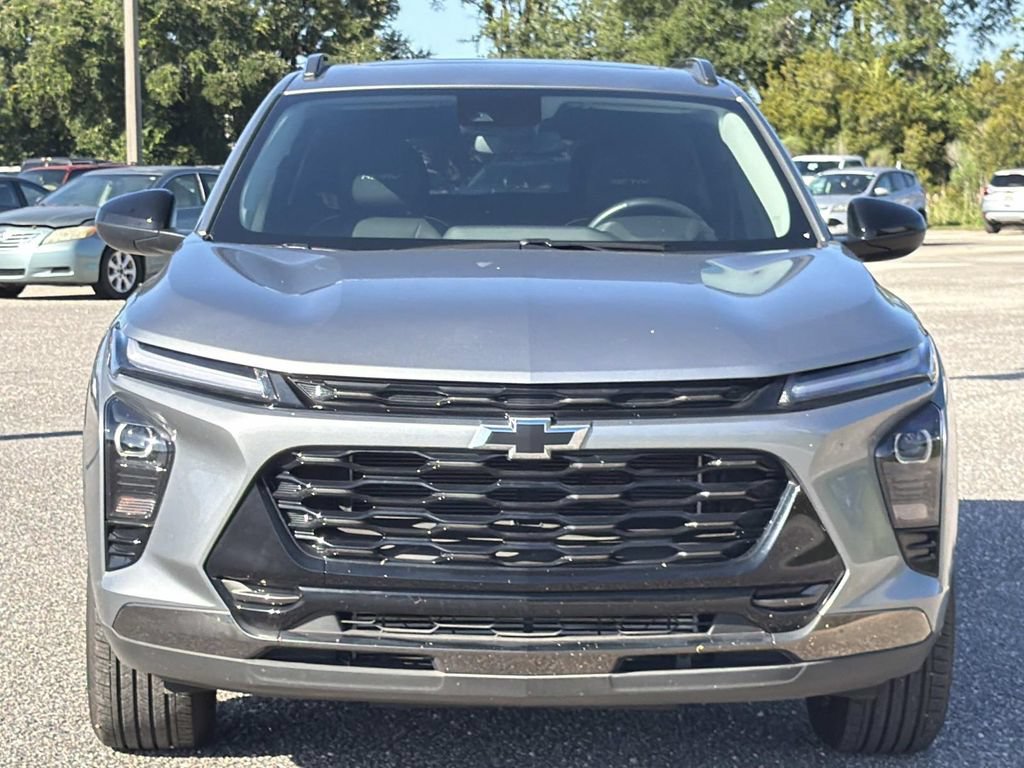 Used 2025 Chevrolet Trax ACTIV w/ Sunroof Package FWD image 2