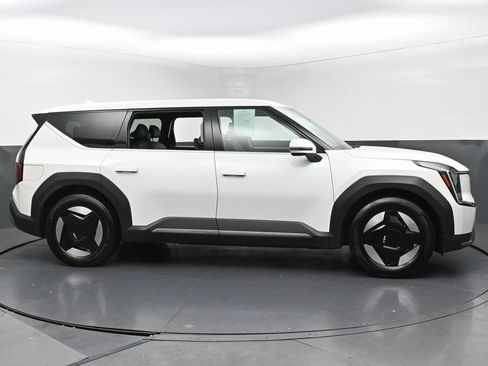 Used 2024 Kia EV9 Light image 10