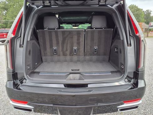 Used 2023 Cadillac Escalade Premium Luxury w/ Performance Package image 9