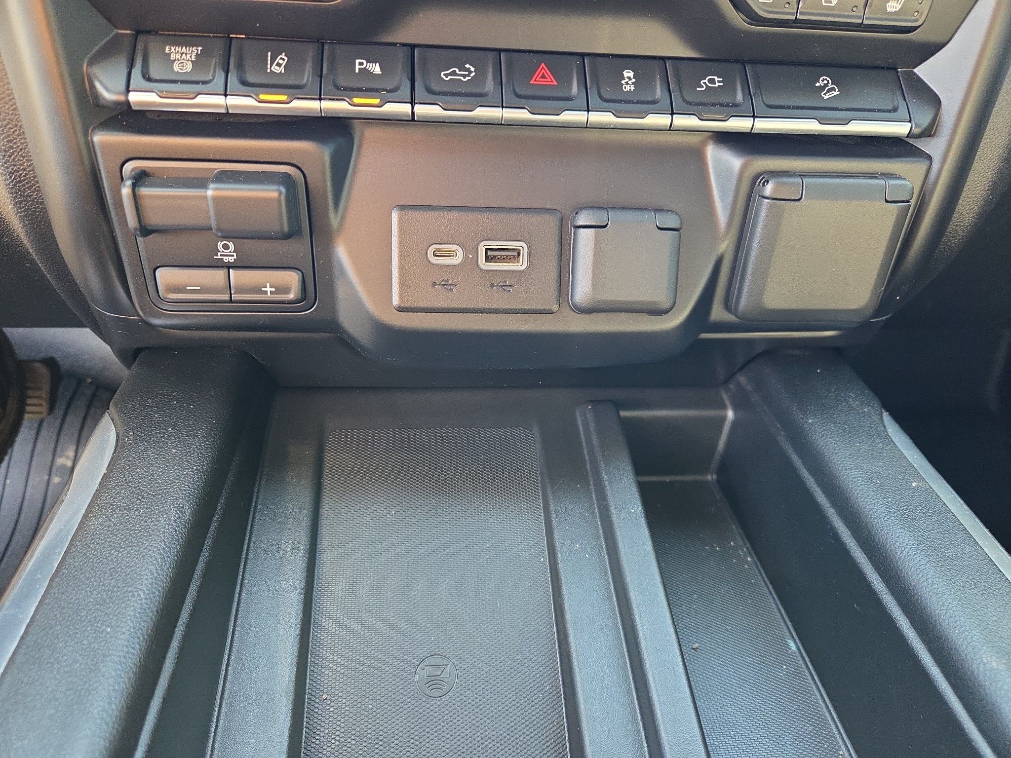 Used 2020 Chevrolet Silverado 2500 LTZ w/ LTZ Plus Package AWD/4WD image 33