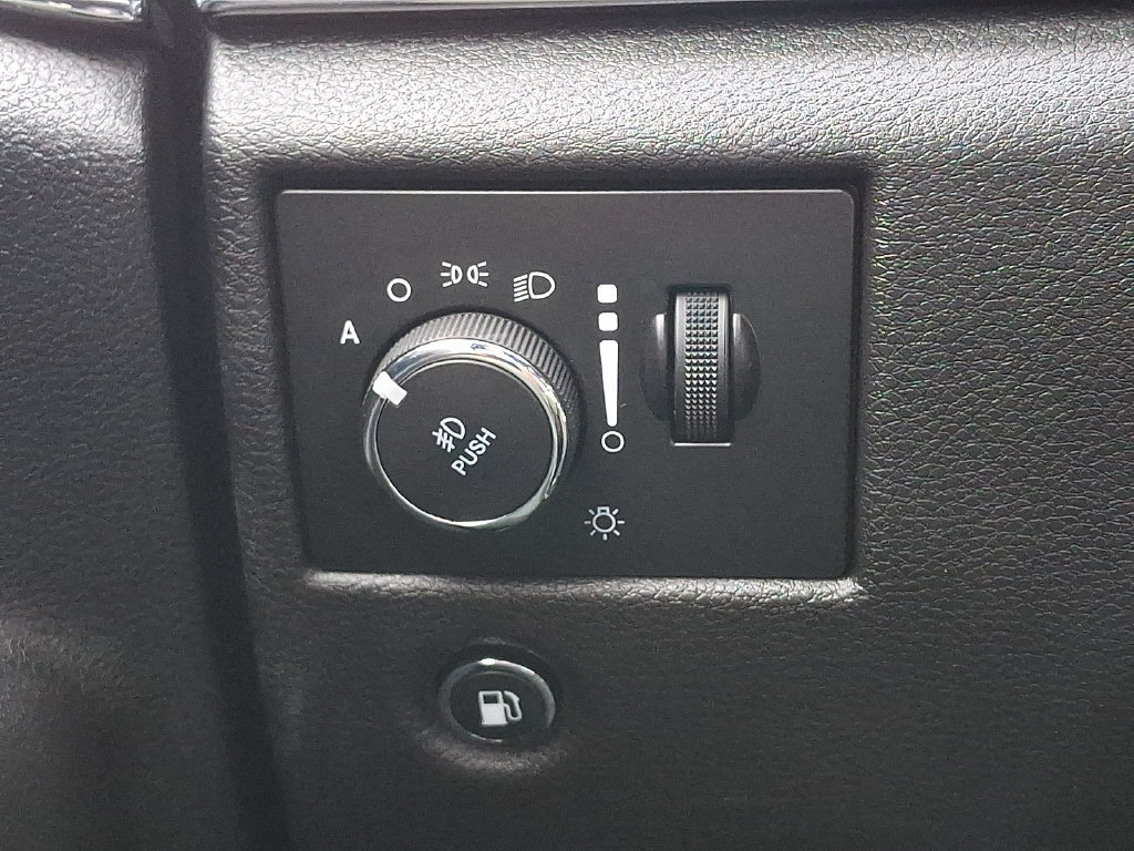 Used 2021 Jeep Grand Cherokee Limited AWD/4WD image 27