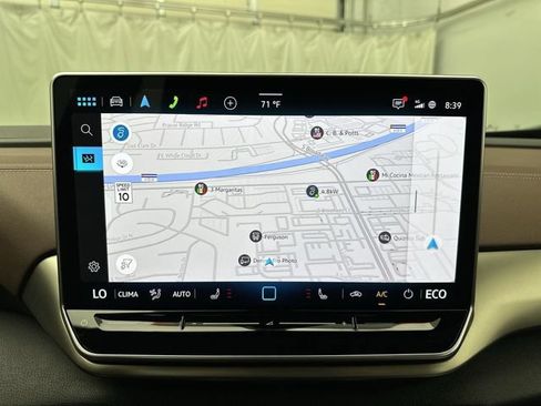 Certified 2025 Volkswagen ID.4 Pro AWD/4WD image 18