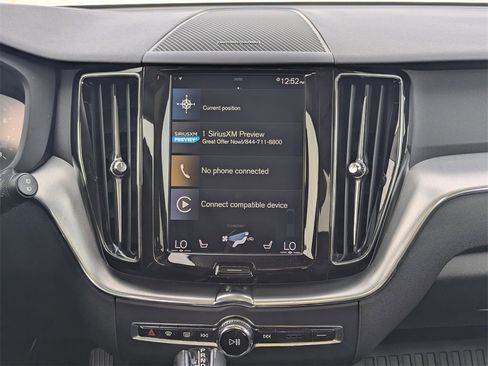 Used 2019 Volvo XC60 T5 Momentum w/ Multimedia Package image 18