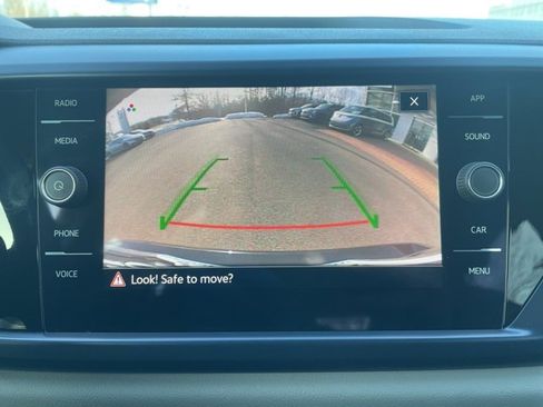 Certified 2022 Volkswagen Taos SE image 19