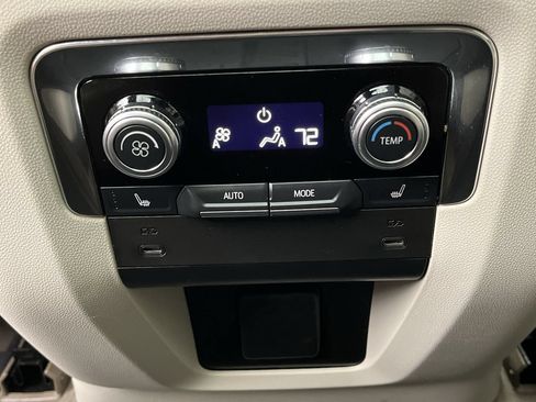 Certified 2025 GMC Yukon XL Denali w/ Sun & Power Step Package AWD/4WD image 13