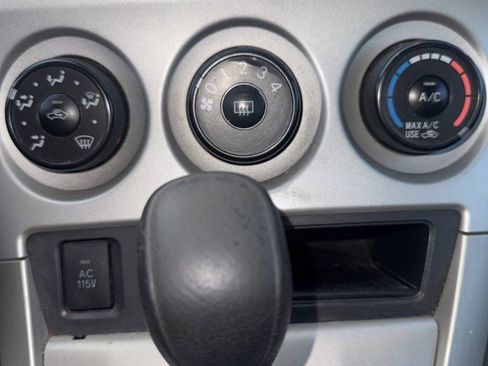 Used 2010 Pontiac Vibe w/ Preferred Package image 20