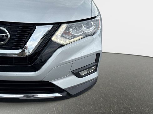 Used 2020 Nissan Rogue SL w/ Premium Package image 10