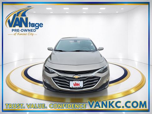 Used 2022 Chevrolet Malibu LT FWD image 2