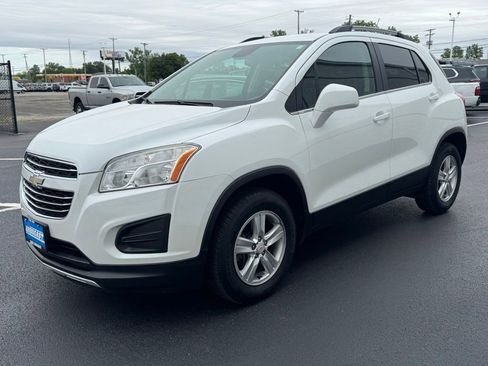 Used 2015 Chevrolet Trax LT w/ LT Sun and Sound Package AWD/4WD image 2