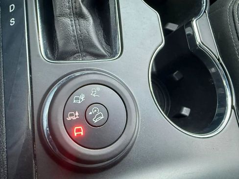 Used 2018 Ford Explorer XLT image 19