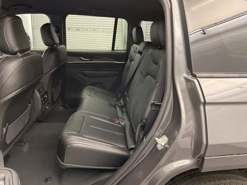 New 2025 Jeep Grand Cherokee Limited image 16