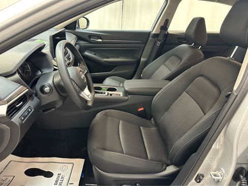 New 2025 Nissan Altima 2.5 SV image 4