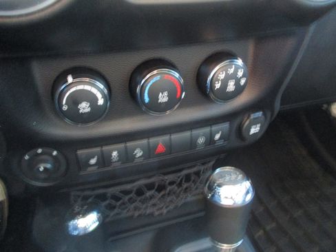 Used 2016 Jeep Wrangler Unlimited Sahara w/ Dual Top Group image 21