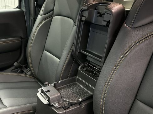 Used 2025 Jeep Wrangler Unlimited Sahara image 23