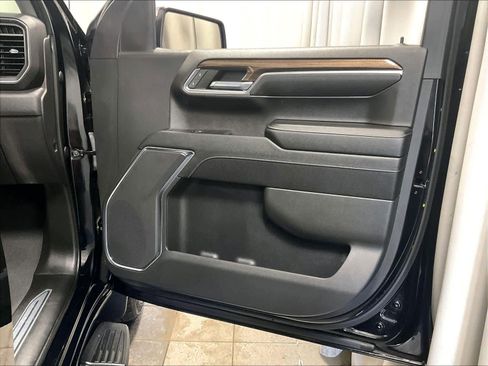 Used 2023 Chevrolet Silverado 1500 LT image 12