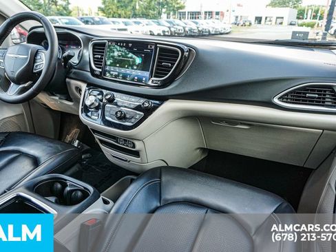 Used 2023 Chrysler Pacifica Touring-L FWD image 26