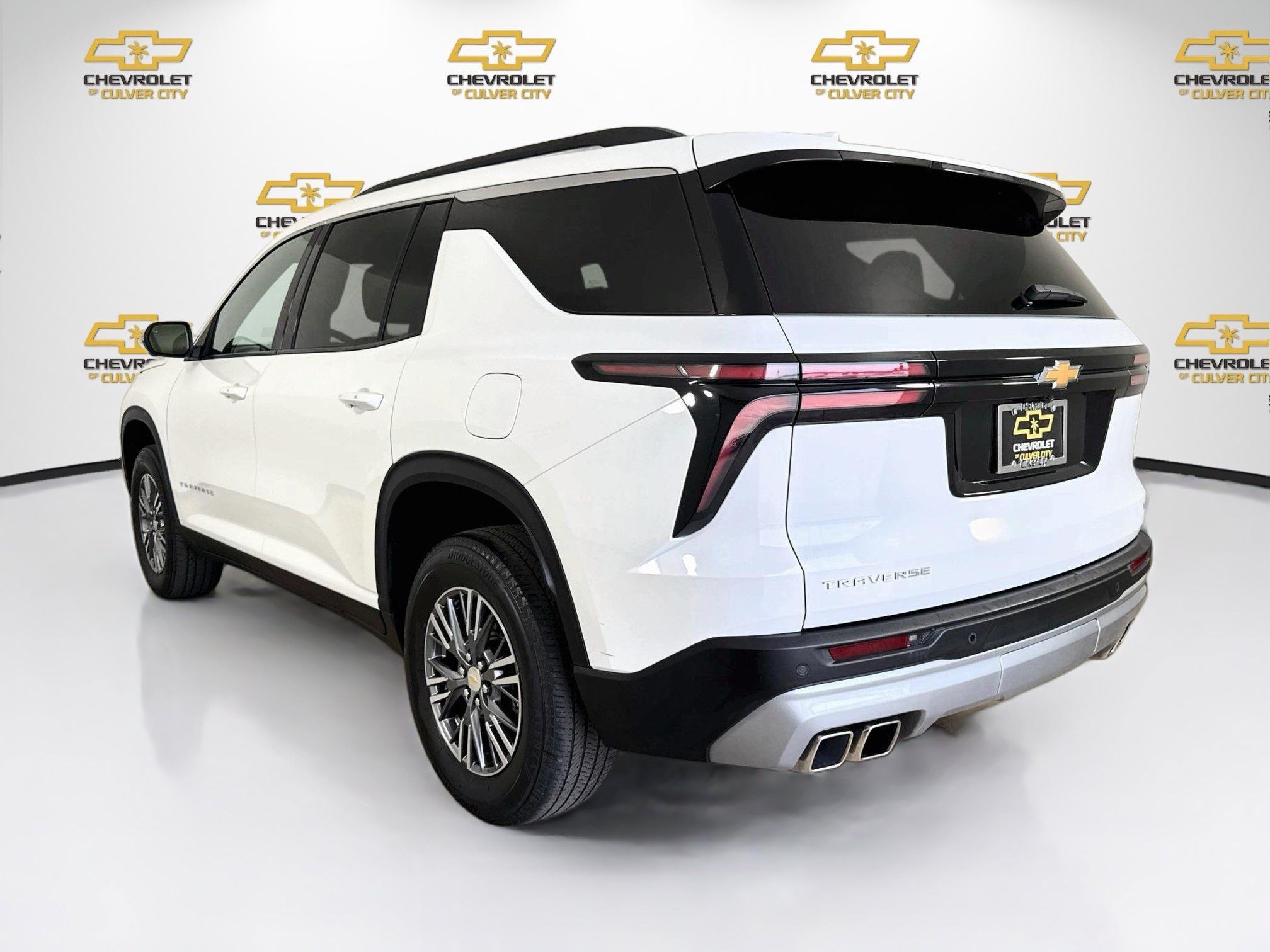 Used 2024 Chevrolet Traverse LT FWD image 6