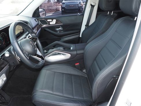 Used 2025 Mercedes-Benz GLE 350 4MATIC w/ AMG Line Exterior image 13