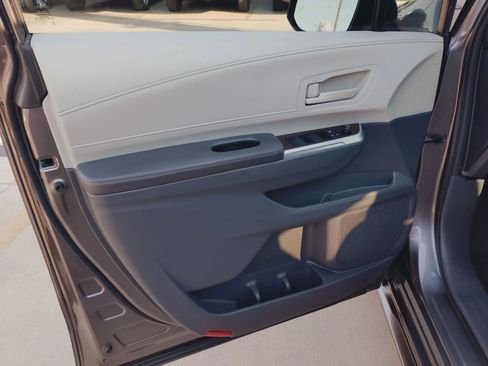 Used 2021 Toyota Sienna LE FWD image 20
