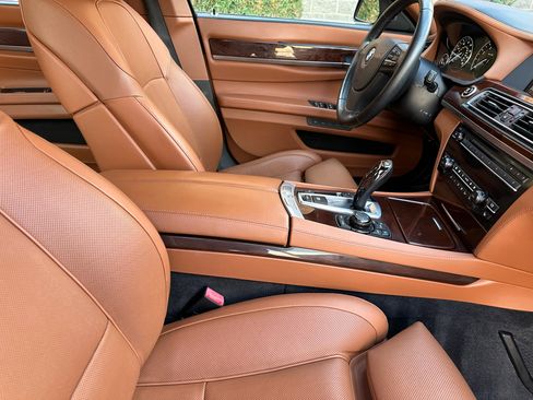 Used 2011 BMW 750Li image 41