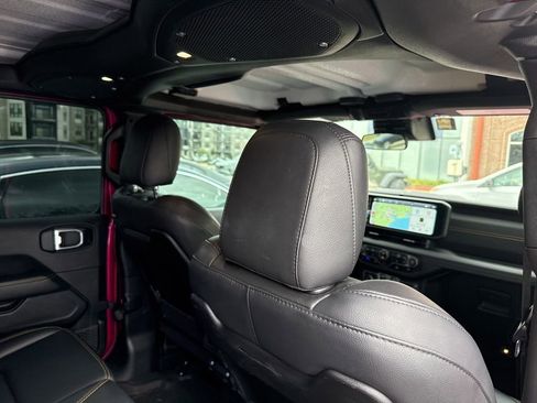 Used 2024 Jeep Wrangler Unlimited Sahara image 19