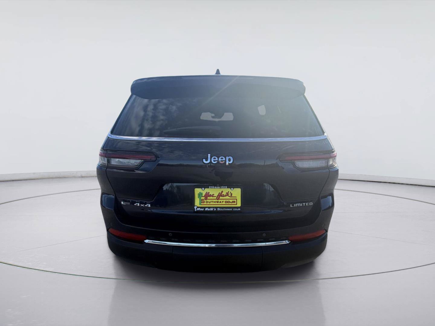 Used 2023 Jeep Grand Cherokee L Limited w/ Trailer Tow Group (B) AWD/4WD image 6