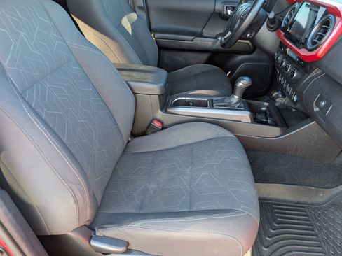 Used 2016 Toyota Tacoma SR image 24