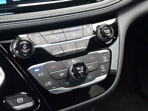 New 2026 Chrysler Pacifica Select image 25