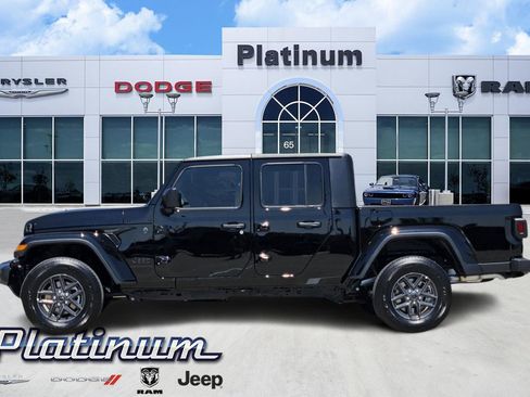 New 2025 Jeep Gladiator Sport AWD/4WD image 3