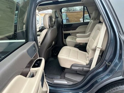 Used 2024 Lincoln Navigator Premiere image 38