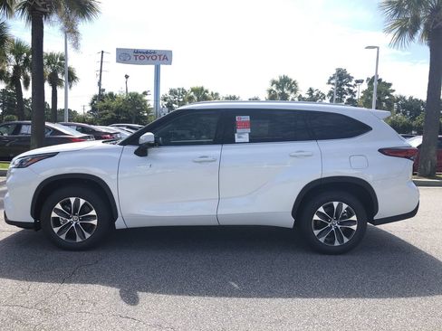 Used 2020 Toyota Highlander XLE FWD image 8