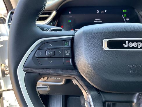 Used 2023 Jeep Grand Cherokee 4WD 4xe w/ Luxury Tech Group II image 23