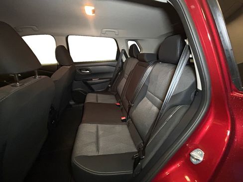 Used 2025 Nissan Rogue SV AWD/4WD image 14