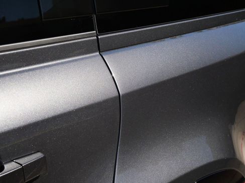 Used 2025 Land Rover Defender 110 X image 27