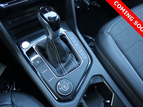 Certified 2025 Volkswagen Taos SE image 15