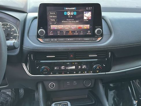 Used 2021 Nissan Rogue SL FWD image 25