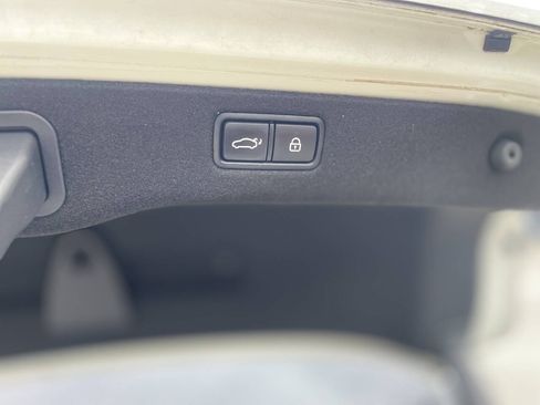 Used 2016 Kia K900 Luxury RWD image 10