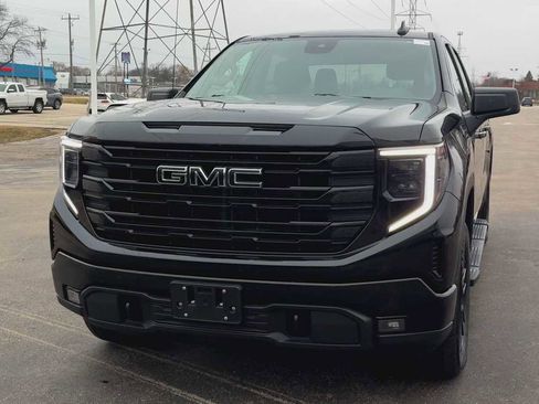 Used 2022 GMC Sierra 1500 Elevation w/ LPO, Elevation Black Package image 7