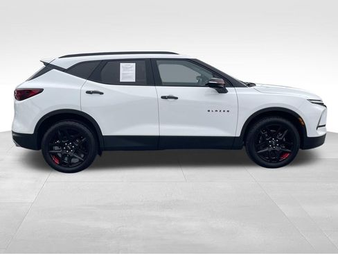 Used 2023 Chevrolet Blazer LT image 2