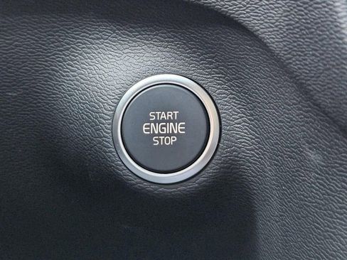 Certified 2025 Volvo XC40 B5 Core w/ Protection Package Premier image 9