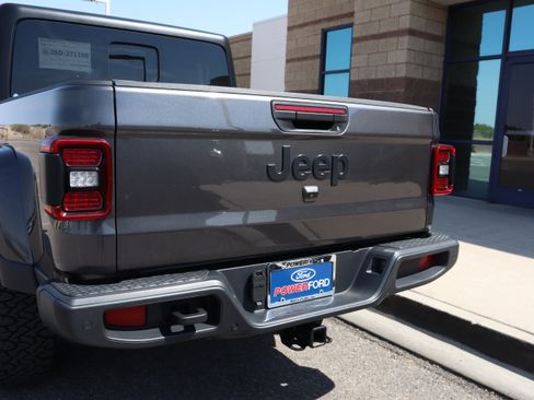 Used 2024 Jeep Gladiator Sport AWD/4WD image 20