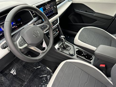 New 2026 Volkswagen Taos SE image 9