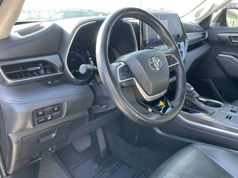 Used 2023 Toyota Highlander Limited image 10