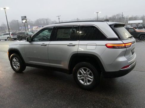 New 2025 Jeep Grand Cherokee Laredo AWD/4WD image 8