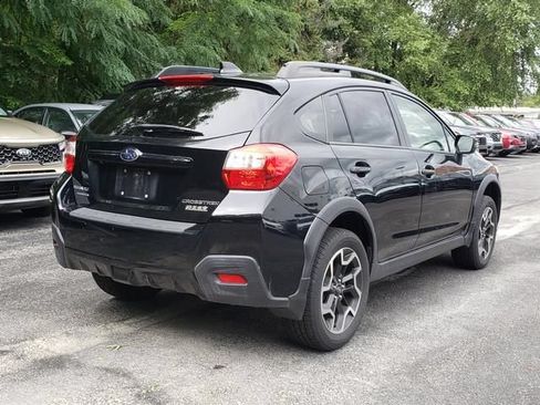 Used 2017 Subaru Crosstrek 2.0i Limited w/ Popular Package #2 AWD/4WD image 3