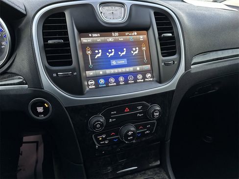 Used 2023 Chrysler 300 Touring L w/ Comfort Group image 18