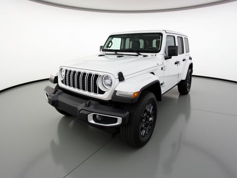 Used 2025 Jeep Wrangler Unlimited Sahara AWD/4WD image 3