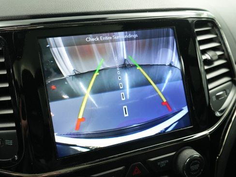 Used 2019 Jeep Grand Cherokee High Altitude image 39