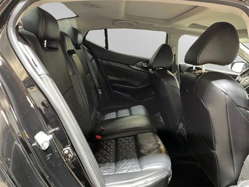 Used 2023 Nissan Maxima Platinum image 17